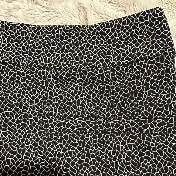 Margaret M Slimming Pant Monochrome Patterned High Waist Shorts - Picture 2 of 10